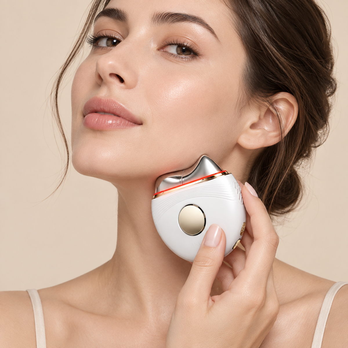 Appareil visage LED et EMS dans une routine beauté